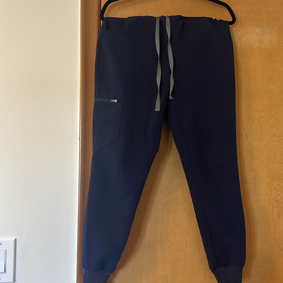 Figs High Waisted Zamora Jogger Scrub Pants in XSP - Picture 4 of 5